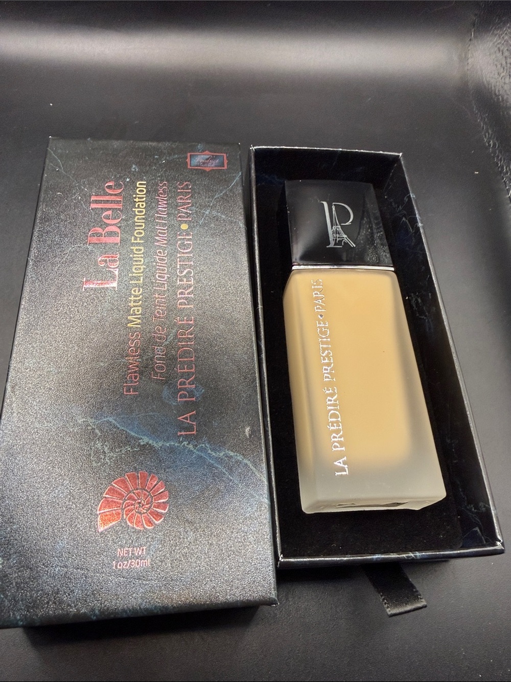 La Belle Flawless Matte Liquid Foundation - shade 1 light